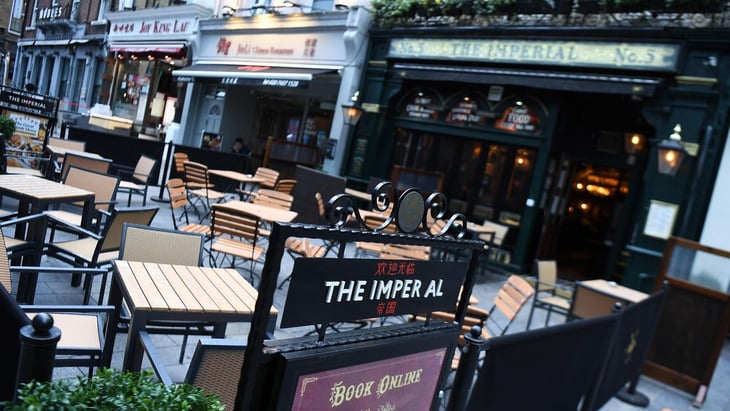 Bélgica impone toques de queda y cierre de restaurantes para frenar el virus