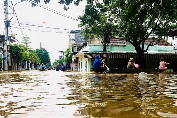 Al menos 90 muertos en centro de Vietnam por inundaciones 