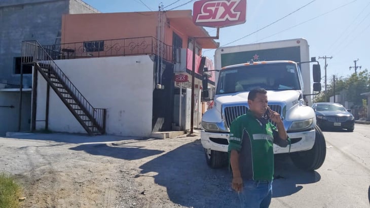 Atracan camión de cerveza en Monclova