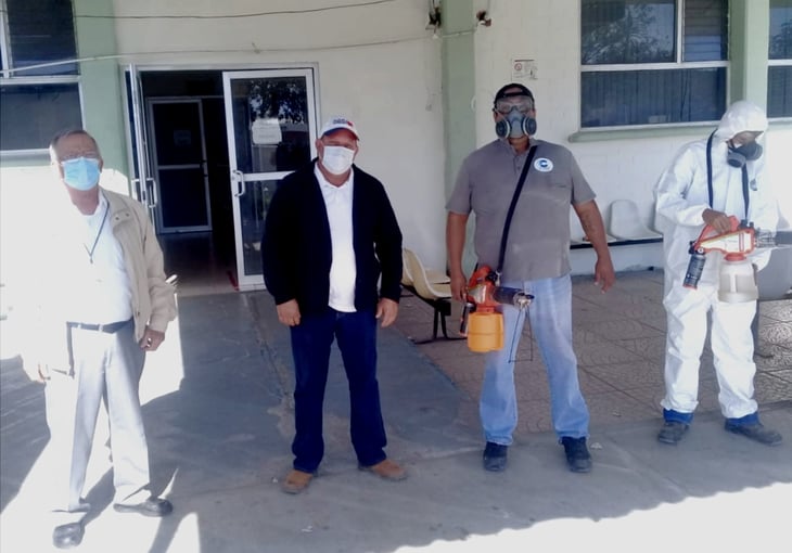 Sanitizan instalaciones de la Clínica 9 del IMSS en Frontera 