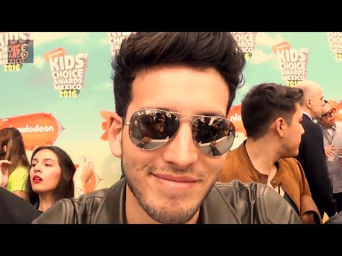 Sebastián Yatra honra a su público más joven en los Kids Choice Awards México