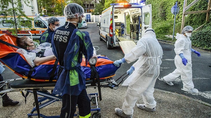 Francia se pone firme ante el avance imparable de la pandemia