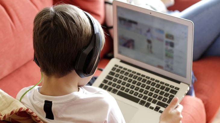 Nativos digitales: los primeros niños con coeficiente intelectual más bajo que sus padres