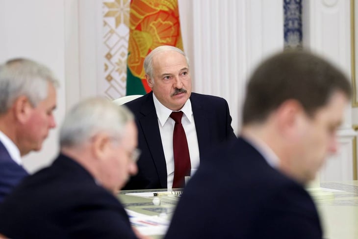 Lukashenko castiga a estudiantes y ordena no reconocer diplomas extranjeros