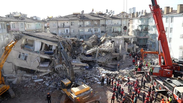 Un fuerte terremoto con 6.6 de magnitud sacude Grecia y Turquía