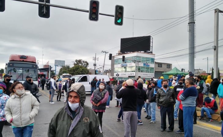 Piden apertura de bares y restaurantes, bloqueando las calles de Ecatepec
