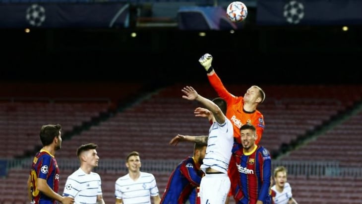 Barcelona venció al Dinamo Kiev en duelo de porteros