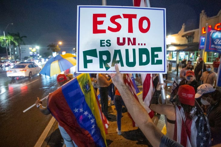 Hispanos protestan en Miami por supuesto fraude a Donald Trump
