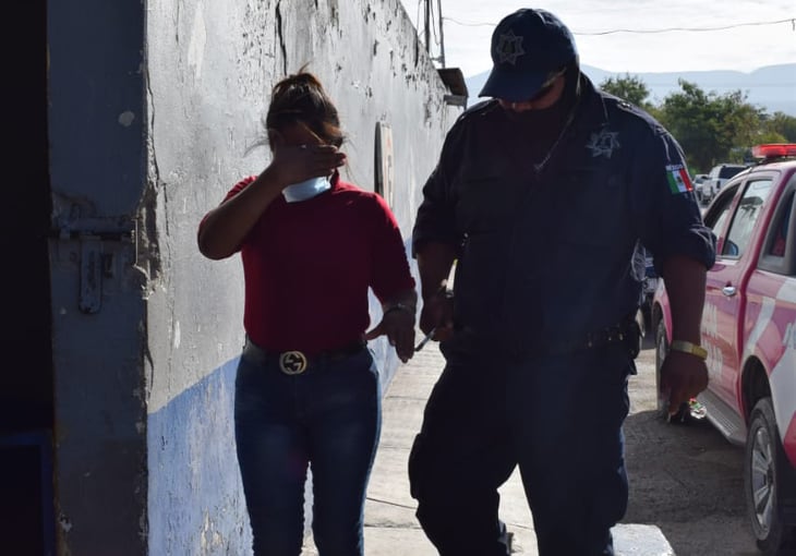 Detienen a agresiva mujer en Monclova