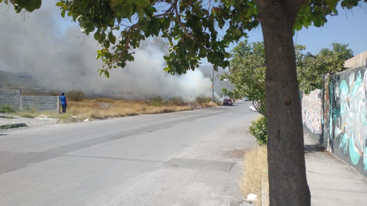 Incendian pastizal en la Obrera Sur de Monclova