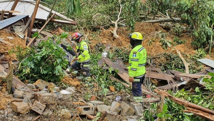 Guatemala cancela la búsqueda de personas soterradas por alud causado por Eta