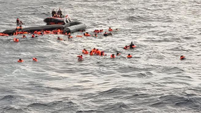 Un segundo naufragio eleva a 94 las personas muertas el jueves frente a Libia