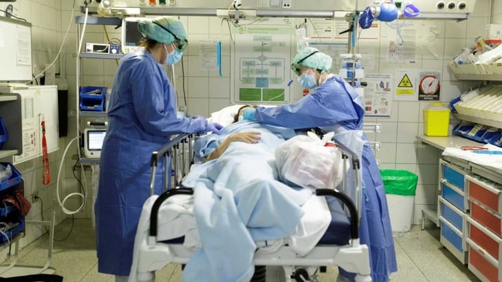 Primeros signos de una caída en las hospitalizaciones por COVID-19 en Francia