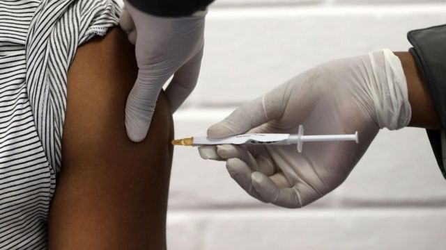 Vacunas prometedoras contra COVID-19 ponen presión en el resto de ensayos