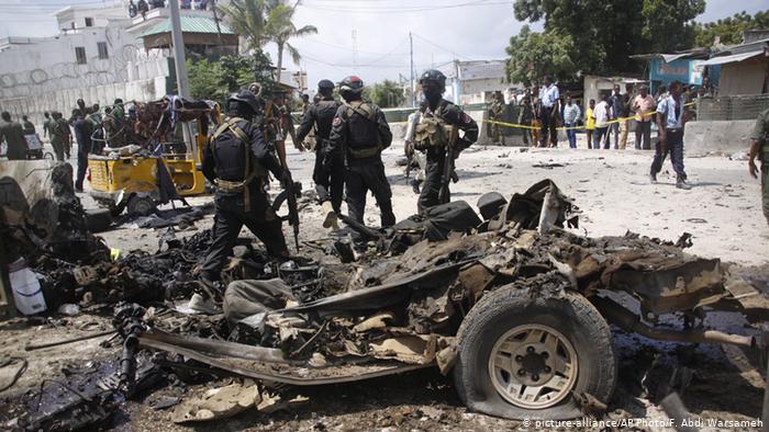 Mueren al menos 6 personas en un ataque suicida en un restaurante en Somalia