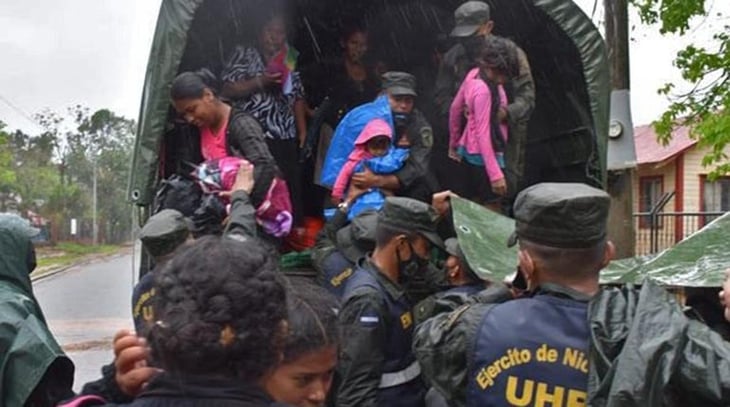 El Salvador registra un fallecido y más de 800 albergados por Iota