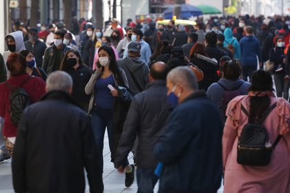 Chile suma un millar de casos y 25 nuevas muertes con pandemia estabilizada