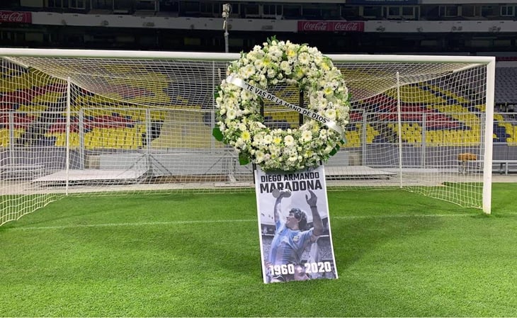 Rinden homenaje a Maradona en el Estadio Azteca