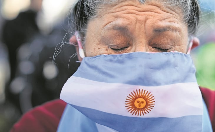 Argentina distiende medidas por covid y planea vacunar 25 % de la población