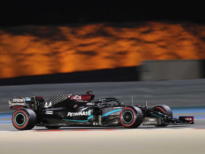 Lewis Hamilton impone su ritmo