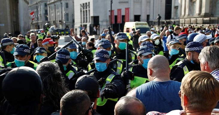 Manifestación anticonfinamiento en Londres se salda con al menos 60 detenidos