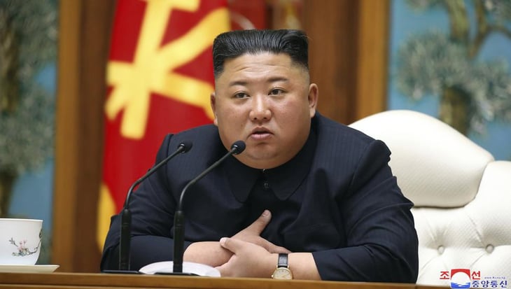 Surgen críticas a la gestión económica en reunión presidida por Kim Jong-un