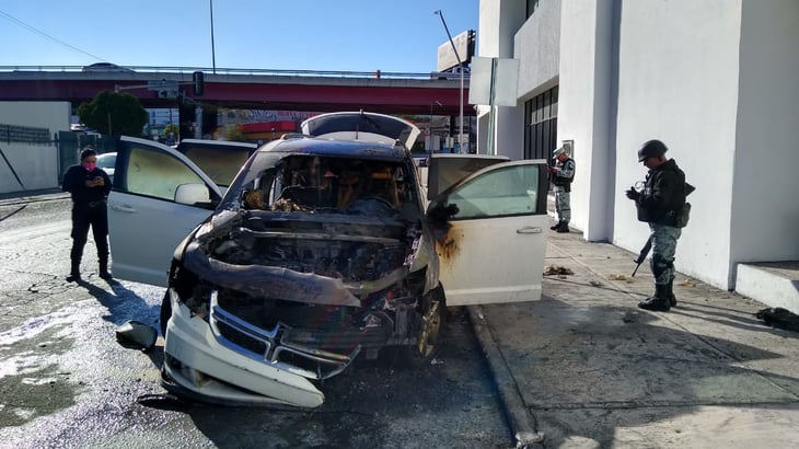 En Monclova, se incendia camioneta