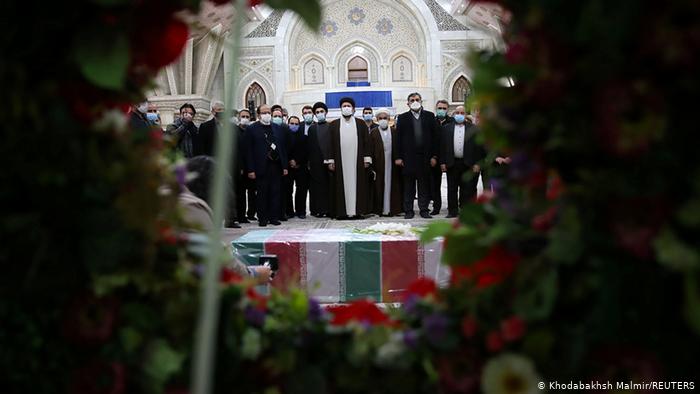 Irán culpa a opositores y a Israel durante funeral del científico asesinado