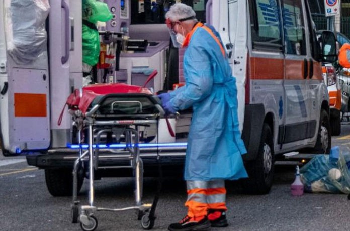 Italia registra más de 20,000 nuevos casos y 684 fallecidos el último día