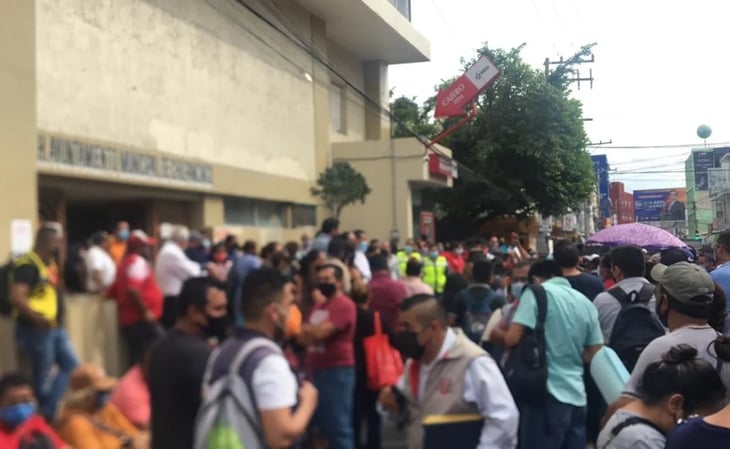 Realizan bloqueos trabajadores del ayuntamiento en Chilpancingo 