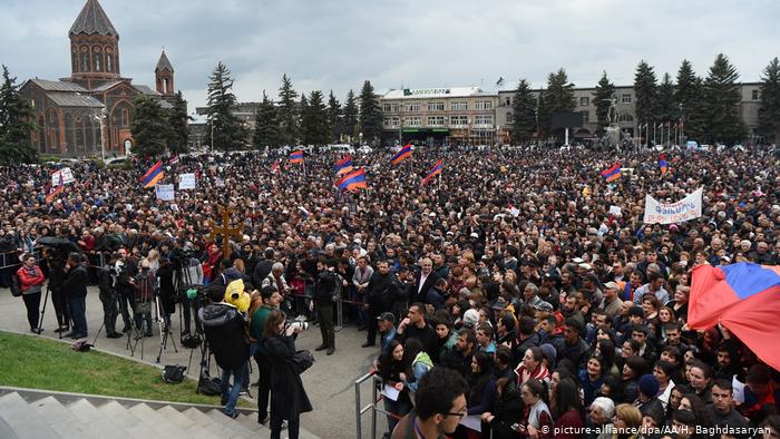 Diputados armenios piden ayuda internacional para el retorno de prisioneros