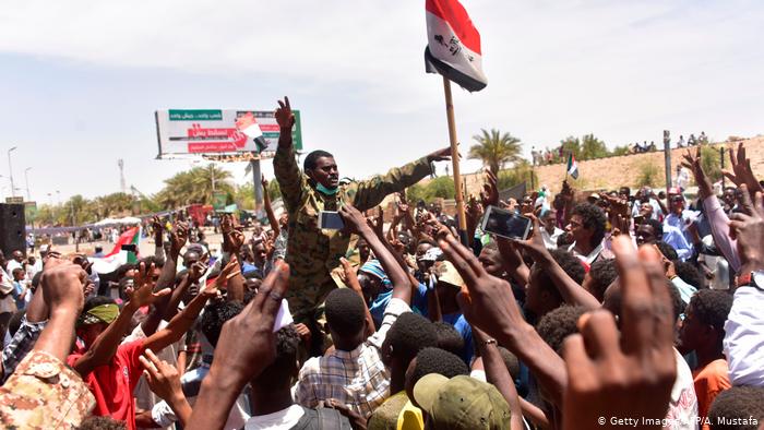 Sudán quiere mejorar las relaciones con Arabia Saudí