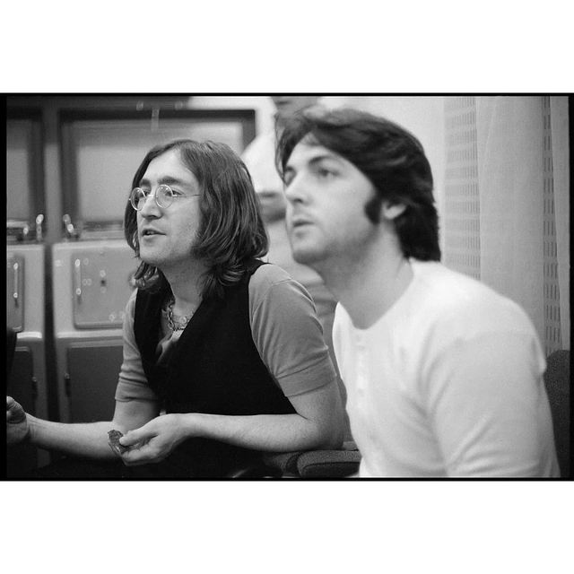 Paul McCartney y Ringo Starr  evocan con fotos a John Lennon