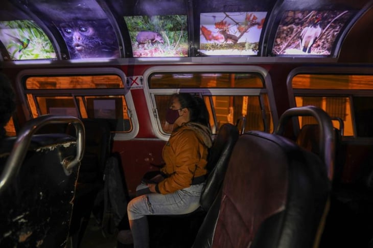 El autobús 'Micro Galería' acerca el arte a la gente en Bolivia