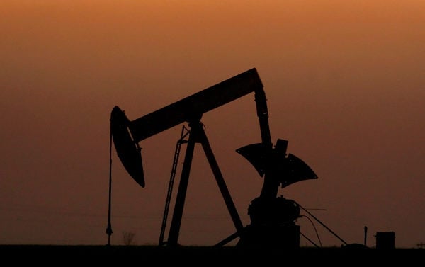 El petróleo Brent baja un 0.08%, hasta 48.84 dólares