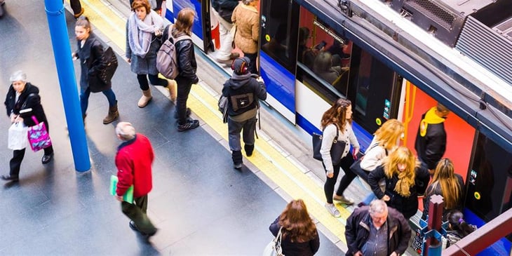 Usuarios del Metro no confían en códigos QR para prevenir contagios