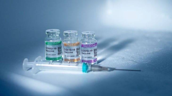 Regulador de EU comienza a evaluar si autoriza la vacuna de Pfizer