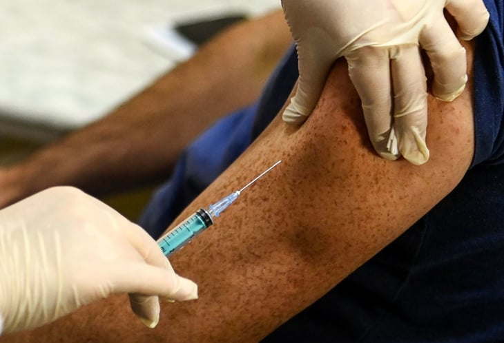 La vacuna no será la 'fórmula mágica', según Agencia Europea del Medicamento