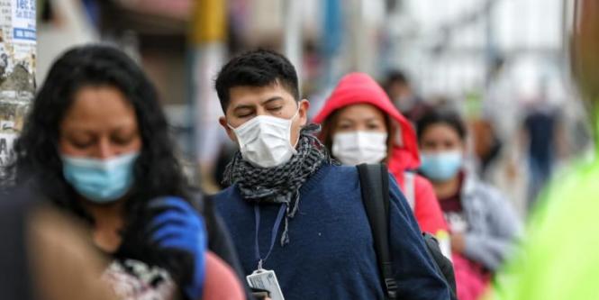 La pandemia registra su peor día, con 13,000 muertes y casi 700,000 contagios