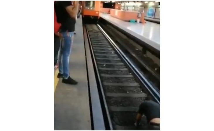 Rescatan a hombre a punto de ser arrollado en vías de Metro Garibaldi