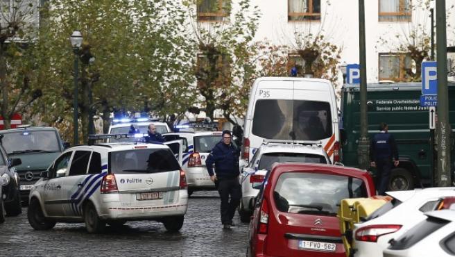 BRUSELAS: Policía interrumpe orgía ilegal frente a clínica de enfermos Covid