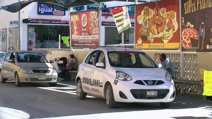 Taxistas invaden ruta de San Buenaventura