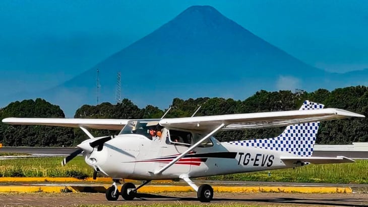 Encuentran avioneta destruida sin tripulantes en el suroeste de Guatemala