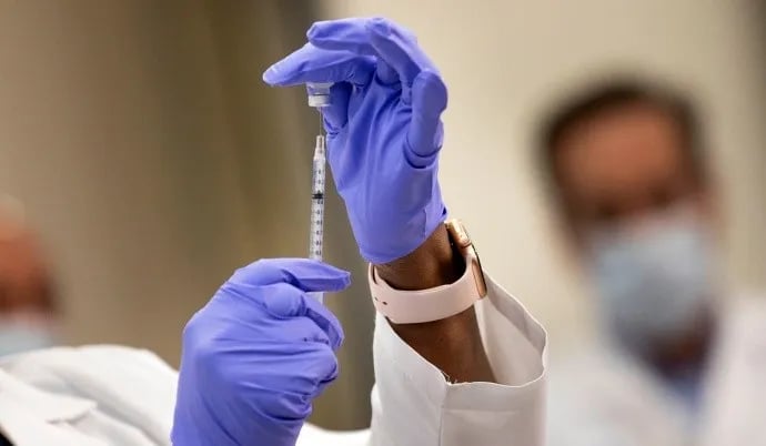 Países pobres tendrán vacunas en pocos meses, pero quizá no las más eficaces