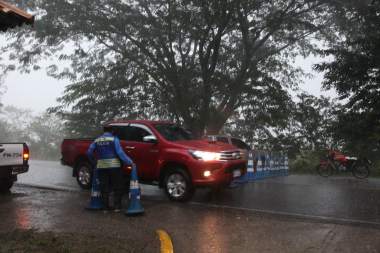 Circular por carreteras de Honduras es peligroso por derrumbes y otros daños