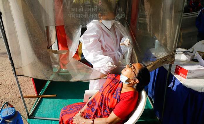 La India supera los 10 millones de casos a la espera de una vacuna