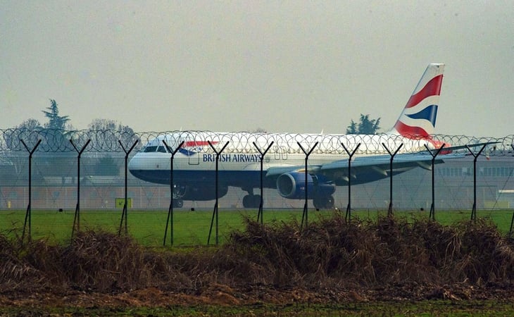 Holanda suspende vuelos del Reino Unido por COVID-19