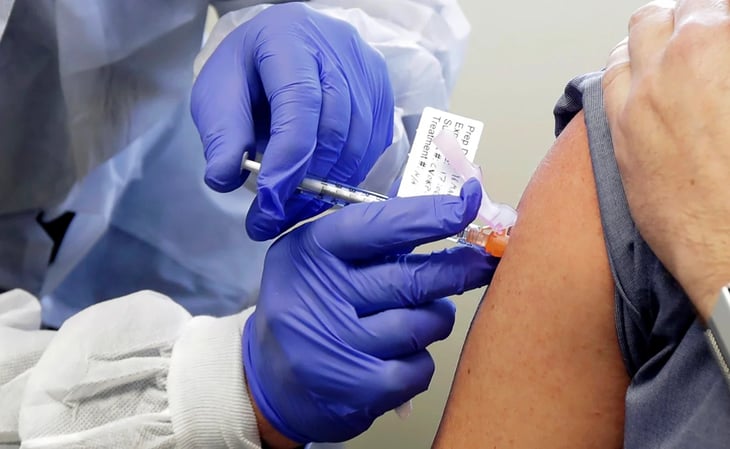 Estados Unidos está por aplicar una tercera vacuna
