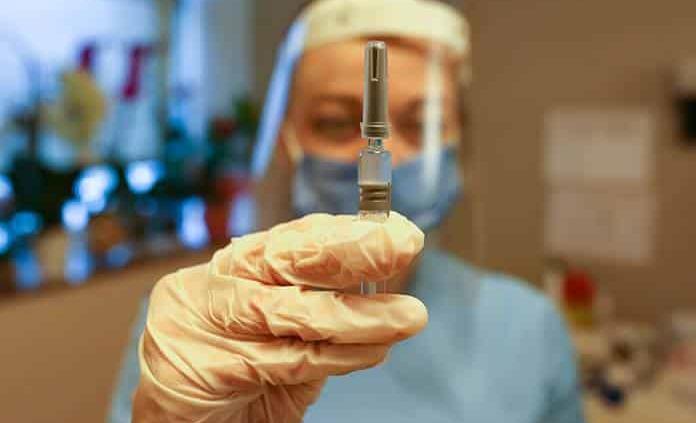 OMS: 'las vacunas no son excusa para relajarse y poner a otros en riesgo'