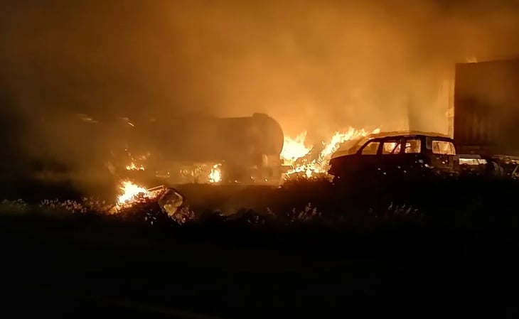 Se incendian cinco autos por carambola al sur de Veracruz